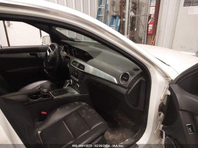 Photo 4 VIN: WDDGF8AB7EA937561 - MERCEDES-BENZ C 300 