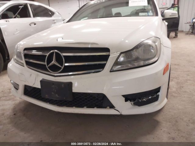 Photo 5 VIN: WDDGF8AB7EA937561 - MERCEDES-BENZ C 300 