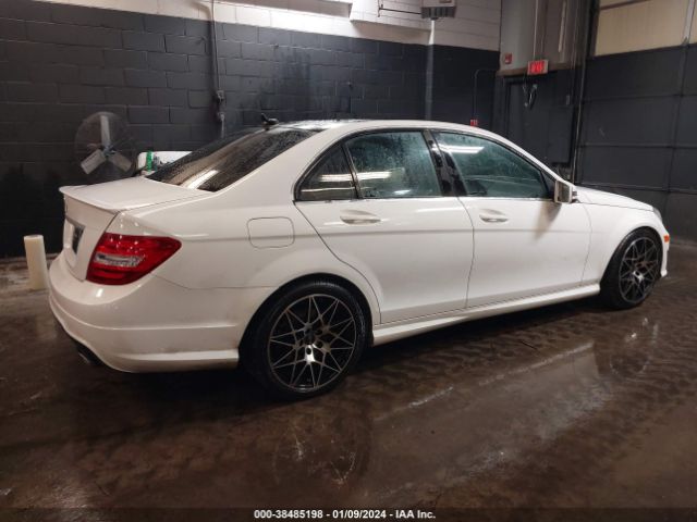 Photo 3 VIN: WDDGF8AB8DR249584 - MERCEDES-BENZ C 300 