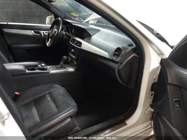 Photo 4 VIN: WDDGF8AB8DR249584 - MERCEDES-BENZ C 300 