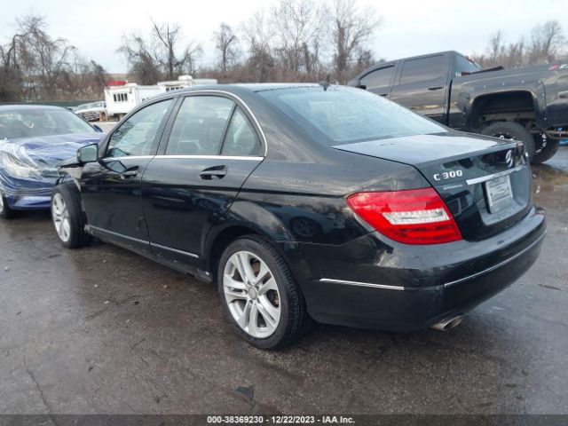 Photo 2 VIN: WDDGF8AB8DR250315 - MERCEDES-BENZ C 300 