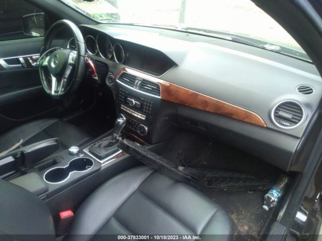 Photo 4 VIN: WDDGF8AB8DR256910 - MERCEDES-BENZ C 300 