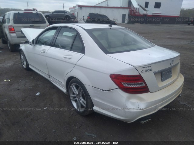 Photo 2 VIN: WDDGF8ABXDR247626 - MERCEDES-BENZ C-CLASS 