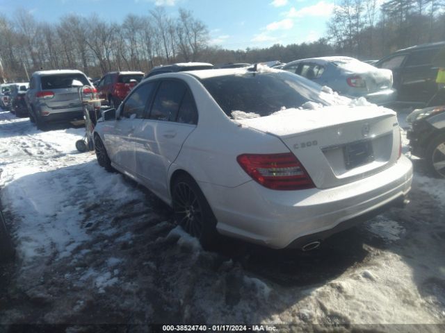 Photo 2 VIN: WDDGF8ABXDR272901 - MERCEDES-BENZ C 300 