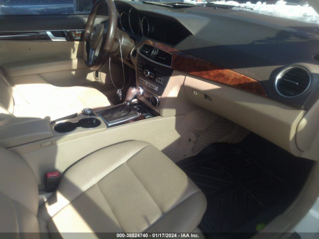 Photo 4 VIN: WDDGF8ABXDR272901 - MERCEDES-BENZ C 300 