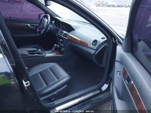 Photo 4 VIN: WDDGF8ABXDR282098 - MERCEDES-BENZ C 300 