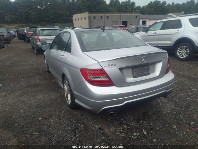 Photo 2 VIN: WDDGF8BB0CR205611 - MERCEDES-BENZ C-CLASS 