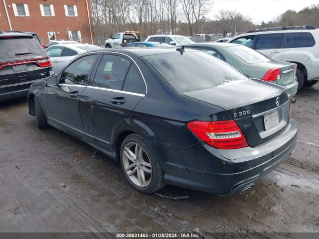 Photo 2 VIN: WDDGF8BB0CR211179 - MERCEDES-BENZ C 300 