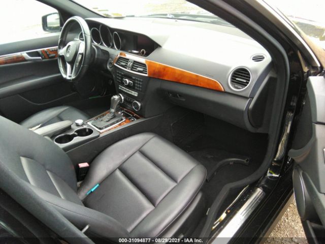 Photo 4 VIN: WDDGF8BB0CR233845 - MERCEDES-BENZ C-CLASS 