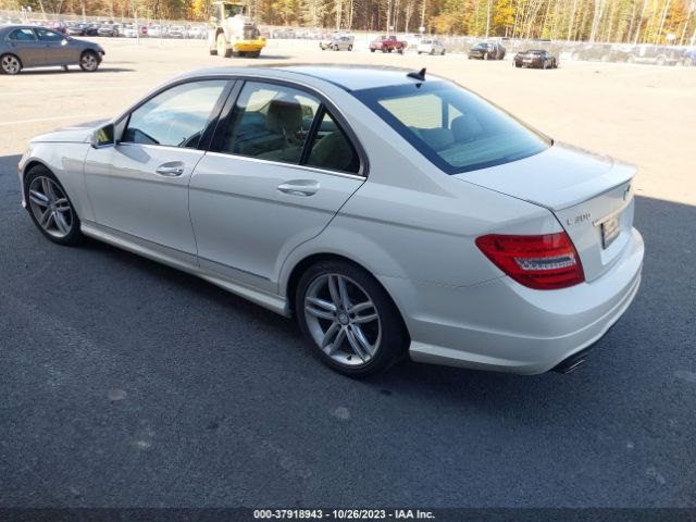 Photo 2 VIN: WDDGF8BB0CR234252 - MERCEDES-BENZ C-CLASS 