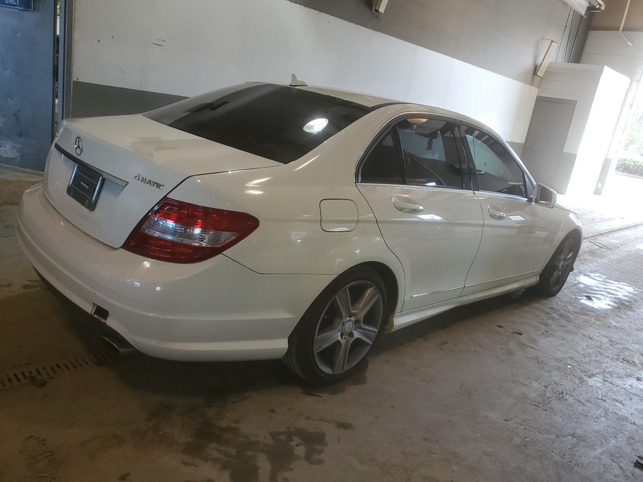 Photo 2 VIN: WDDGF8BB1AR094631 - MERCEDES-BENZ C-KLASSE 