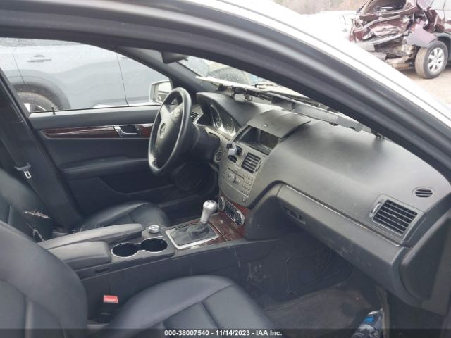 Photo 4 VIN: WDDGF8BB1AR117289 - MERCEDES-BENZ C 300 