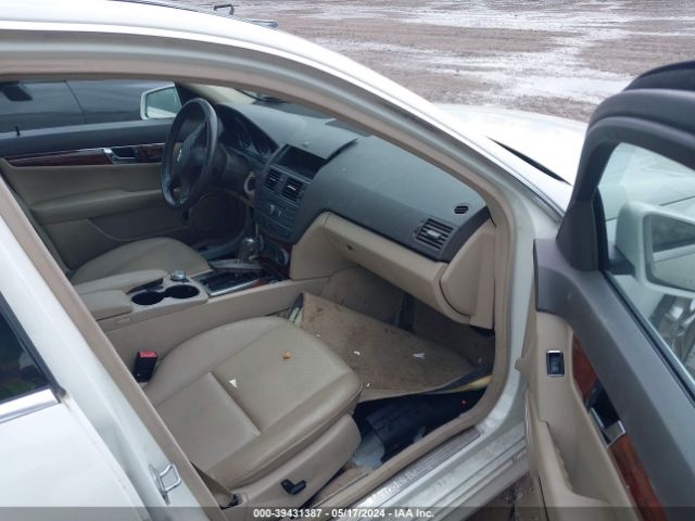 Photo 4 VIN: WDDGF8BB1BR168843 - MERCEDES-BENZ C 300 