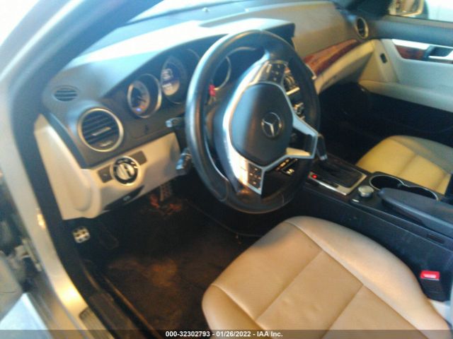 Photo 4 VIN: WDDGF8BB1CR196742 - MERCEDES-BENZ C-CLASS 