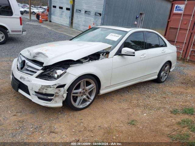 Photo 1 VIN: WDDGF8BB1CR227102 - MERCEDES-BENZ C 