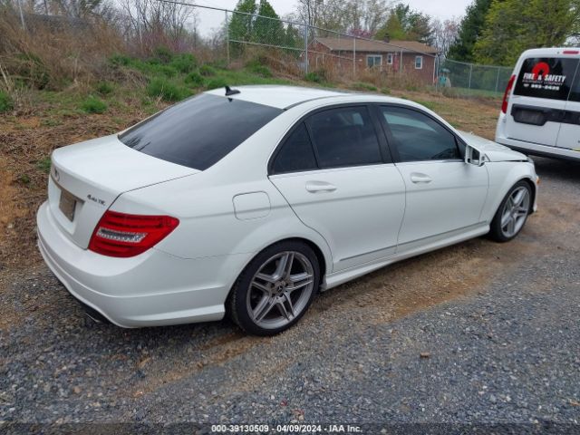 Photo 3 VIN: WDDGF8BB1CR227102 - MERCEDES-BENZ C 