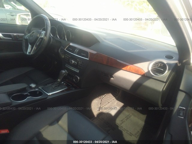 Photo 4 VIN: WDDGF8BB1CR236026 - MERCEDES-BENZ C-CLASS 