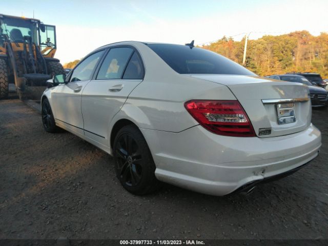 Photo 2 VIN: WDDGF8BB2CR203133 - MERCEDES-BENZ C-CLASS 