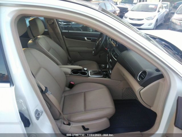 Photo 4 VIN: WDDGF8BB2CR203133 - MERCEDES-BENZ C-CLASS 