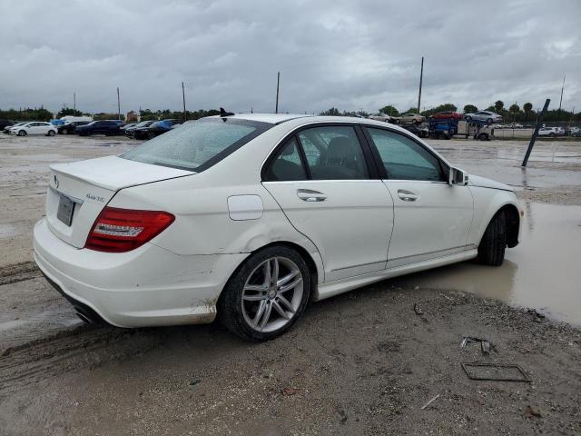 Photo 2 VIN: WDDGF8BB2CR204489 - MERCEDES-BENZ C-CLASS 