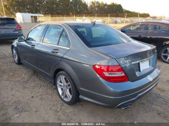 Photo 2 VIN: WDDGF8BB2CR230073 - MERCEDES-BENZ C 300 