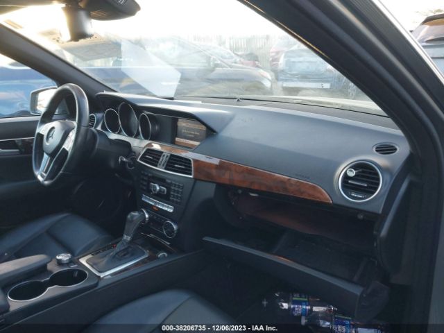 Photo 4 VIN: WDDGF8BB2CR230073 - MERCEDES-BENZ C 300 