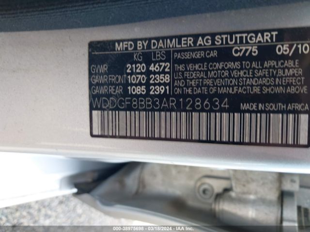 Photo 8 VIN: WDDGF8BB3AR128634 - MERCEDES-BENZ C 300 