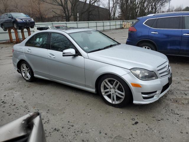 Photo 3 VIN: WDDGF8BB3CA615334 - MERCEDES-BENZ C-CLASS 