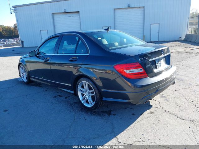 Photo 2 VIN: WDDGF8BB3CA634627 - MERCEDES-BENZ C-CLASS 