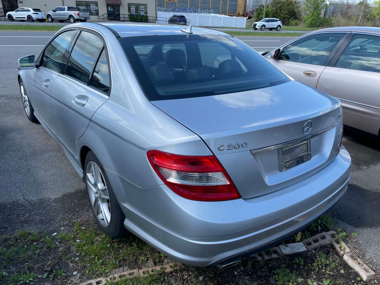 Photo 2 VIN: WDDGF8BB4BR146545 - MERCEDES-BENZ C-CLASS 