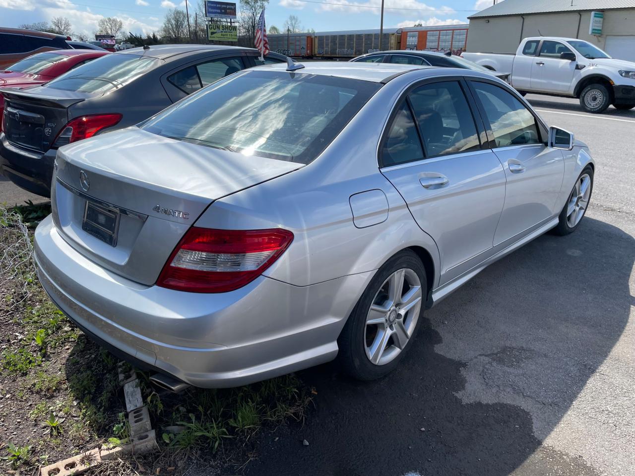 Photo 3 VIN: WDDGF8BB4BR146545 - MERCEDES-BENZ C-CLASS 