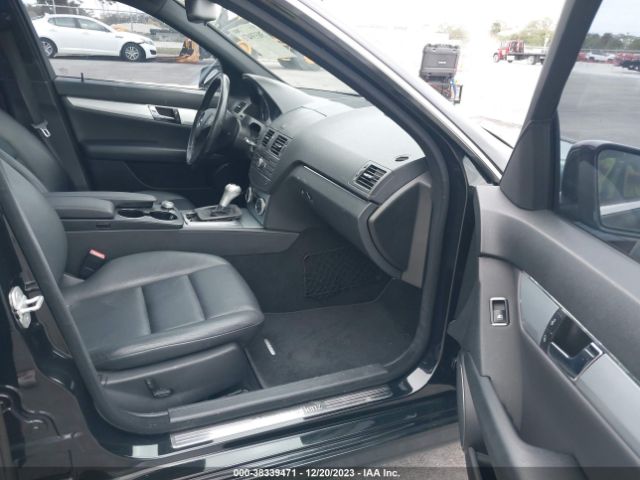 Photo 4 VIN: WDDGF8BB4BR150997 - MERCEDES-BENZ C 300 