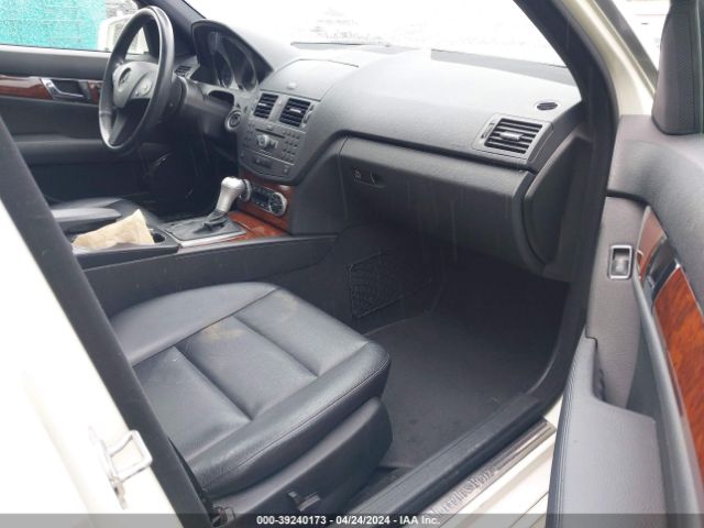 Photo 4 VIN: WDDGF8BB4BR172871 - MERCEDES-BENZ C 