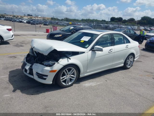 Photo 1 VIN: WDDGF8BB4CR200735 - MERCEDES-BENZ C 300 