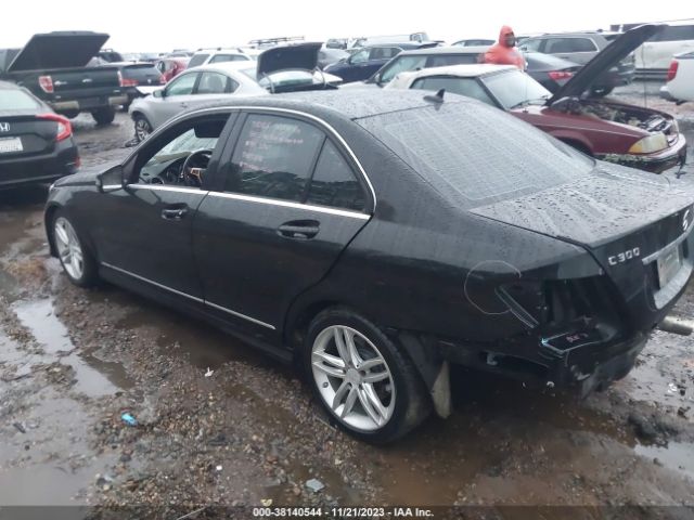 Photo 2 VIN: WDDGF8BB4CR207698 - MERCEDES-BENZ C 300 