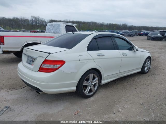 Photo 3 VIN: WDDGF8BB5BR139104 - MERCEDES-BENZ C 300 