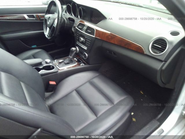 Photo 4 VIN: WDDGF8BB5CA704676 - MERCEDES-BENZ C-CLASS 