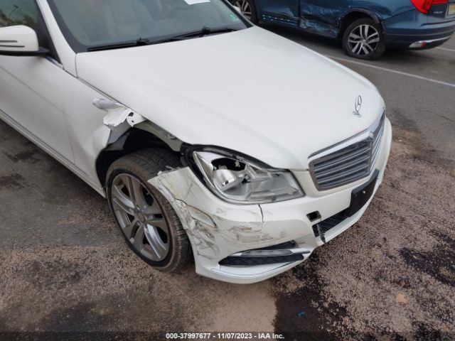 Photo 5 VIN: WDDGF8BB5CF888889 - MERCEDES-BENZ C 300 