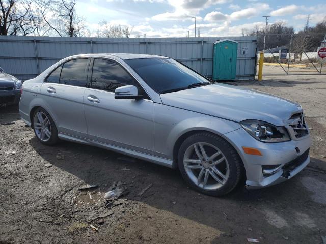 Photo 3 VIN: WDDGF8BB5CR208827 - MERCEDES-BENZ C-CLASS 