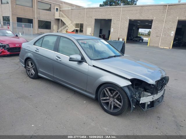 Photo 0 VIN: WDDGF8BB5CR235428 - MERCEDES-BENZ C 300 