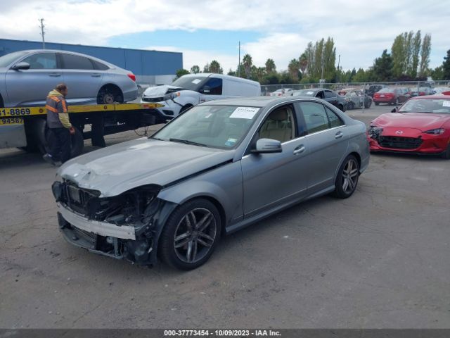 Photo 1 VIN: WDDGF8BB5CR235428 - MERCEDES-BENZ C 300 