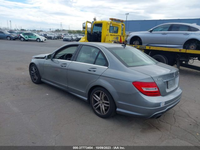 Photo 2 VIN: WDDGF8BB5CR235428 - MERCEDES-BENZ C 300 