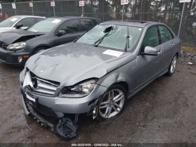 Photo 1 VIN: WDDGF8BB5CR240306 - MERCEDES-BENZ C 300 