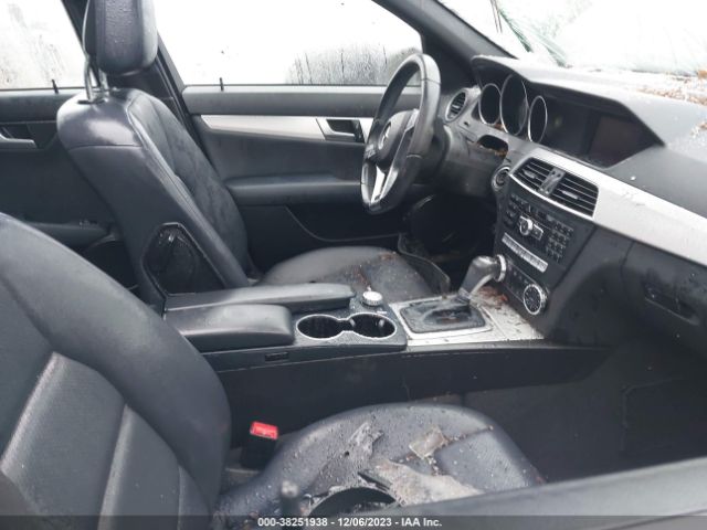 Photo 4 VIN: WDDGF8BB5CR240306 - MERCEDES-BENZ C 300 