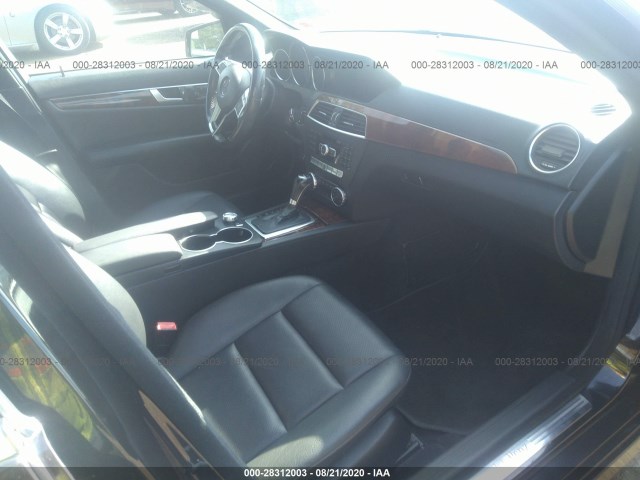 Photo 4 VIN: WDDGF8BB6CR192895 - MERCEDES-BENZ C-CLASS 