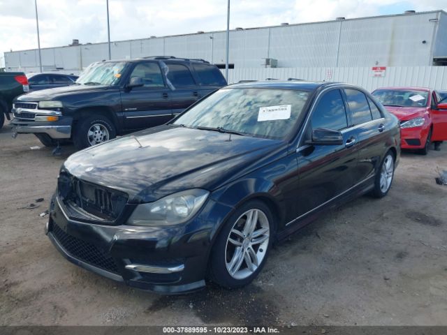 Photo 1 VIN: WDDGF8BB6CR200929 - MERCEDES-BENZ C 300 