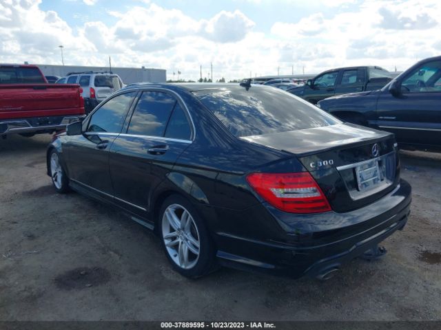 Photo 2 VIN: WDDGF8BB6CR200929 - MERCEDES-BENZ C 300 