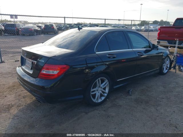 Photo 3 VIN: WDDGF8BB6CR200929 - MERCEDES-BENZ C 300 