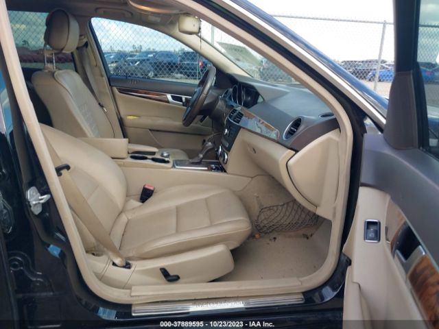 Photo 4 VIN: WDDGF8BB6CR200929 - MERCEDES-BENZ C 300 