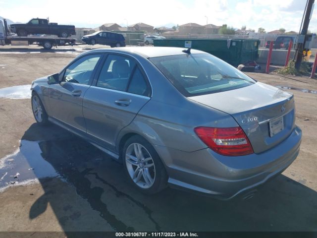 Photo 2 VIN: WDDGF8BB6CR231193 - MERCEDES-BENZ C 300 